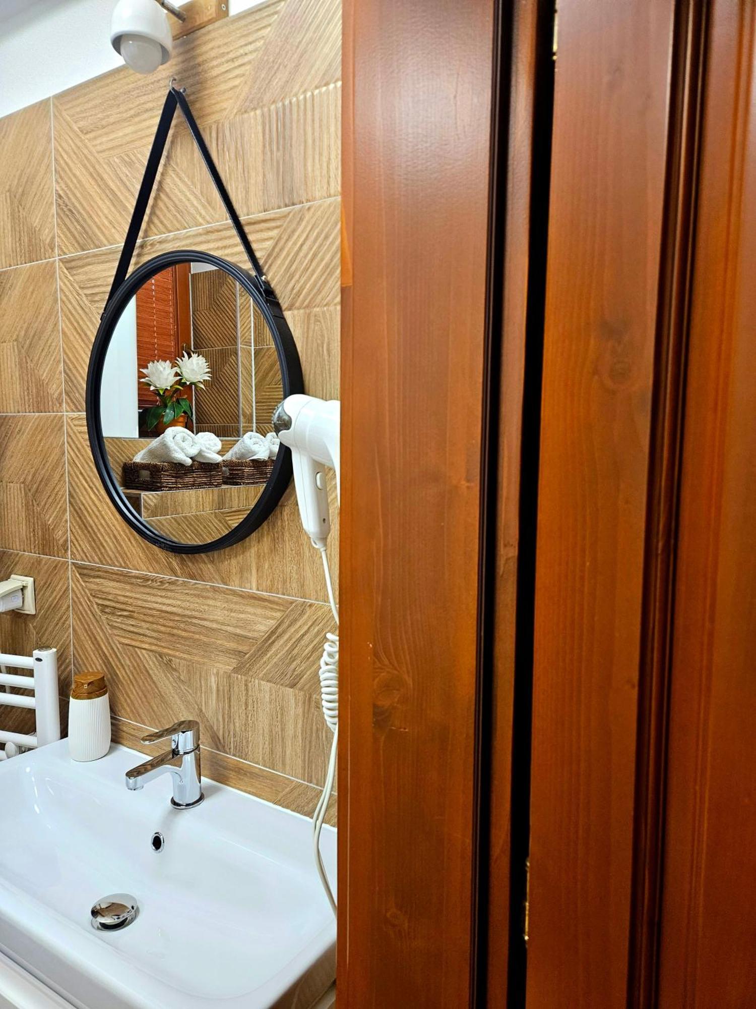Apartament Z Widokiem Na Gory - Split Ac, Private Terrace, Private Parking 코스실리스코 외부 사진