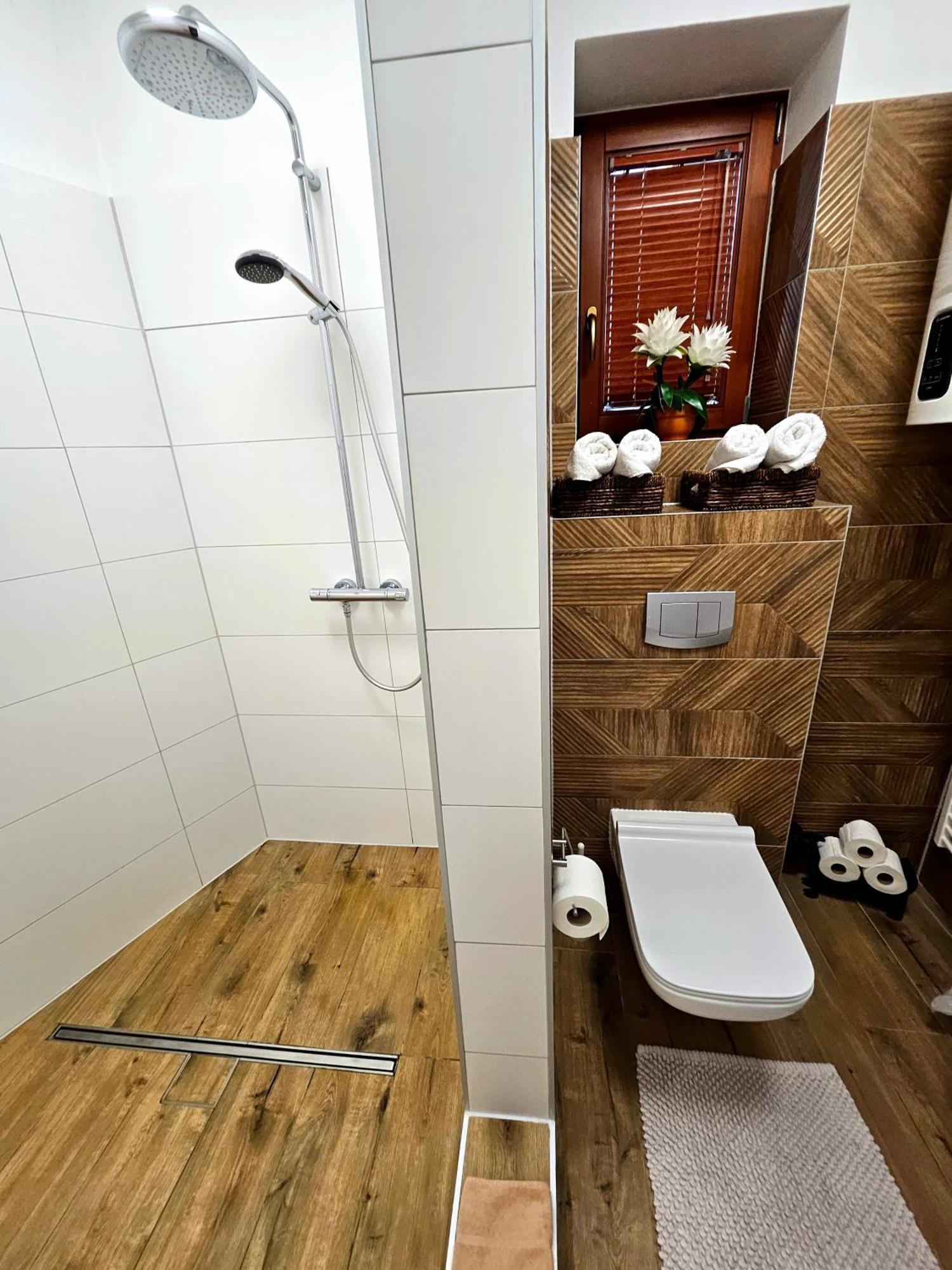Apartament Z Widokiem Na Gory - Split Ac, Private Terrace, Private Parking 코스실리스코 외부 사진